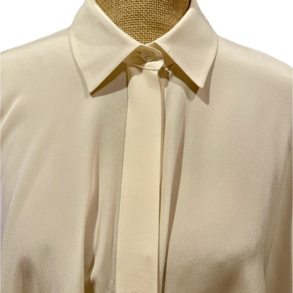 GUCCI Fabulous 100% Silk tunic/blouse ivory unique style. Size M/L, 40 - Picture 2 of 16